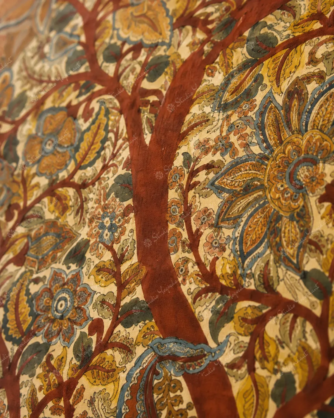 Heritage Botanical Fine Art Painting - Image 2